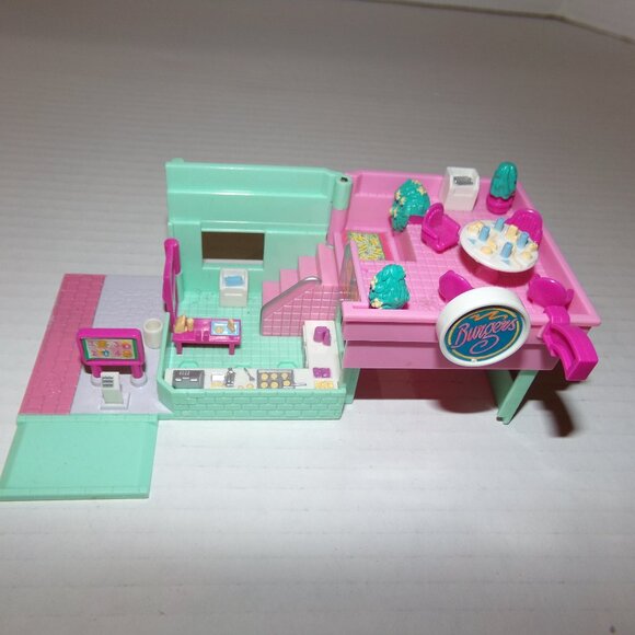 Vintage 1994 Polly Pocket Drive-In Burger Restaurant And Playville Mat - Picture 4 of 16